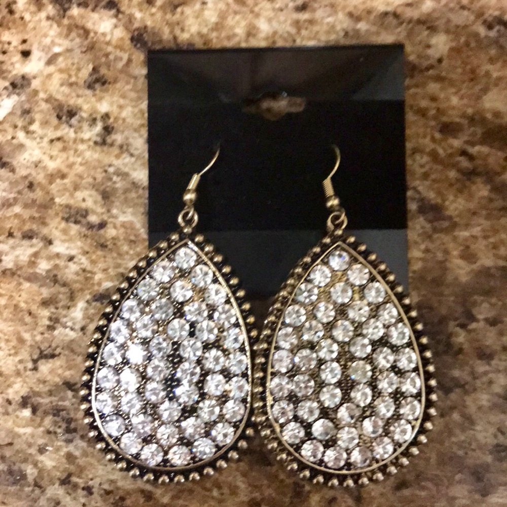 Beautiful rhinestone drop earrings / Bling
